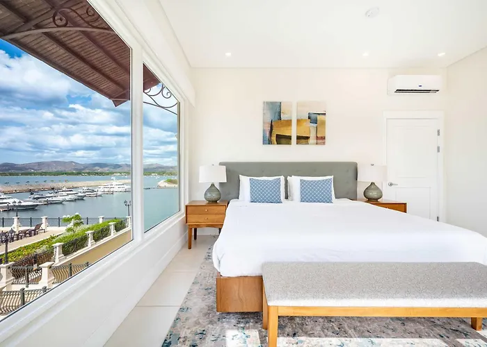 Luxury Penthouse Marina View 3-bedroom Playa Flamingo
