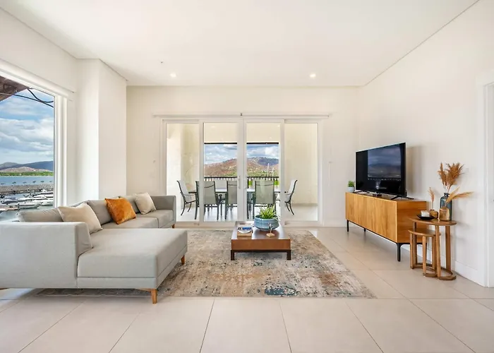Luxury Penthouse Marina View 3-bedroom *